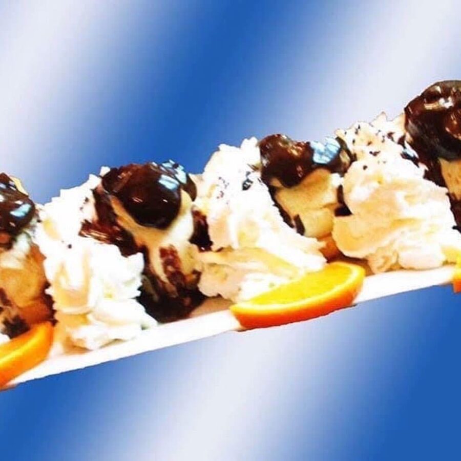 Profiteroles à la vanille nappées de chocolat – Au Petit Zinc Lyon